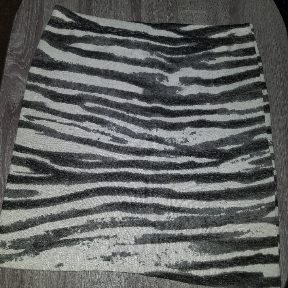 Express Gray and White Knit High Waisted Skirt